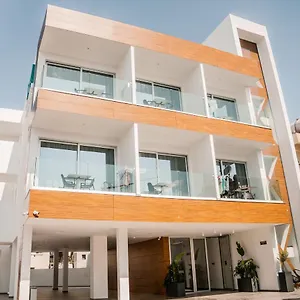 Caramela Luxury Apts דירה